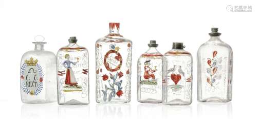 6 bouteilles en verre, XVIIIe-XIXe s., à décor émaillé polyc...