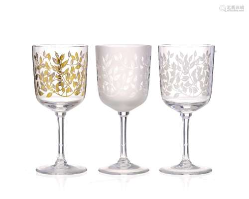 Suite de 18 verres à vin en cristal signés Lalique France, m...