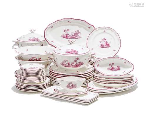 Service à dîner en porcelaine de Gien, modèle Paysages roses...