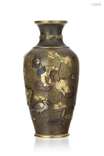 Vase en bronze, Japon, époque Meiji, au décor taka zogan d'o...