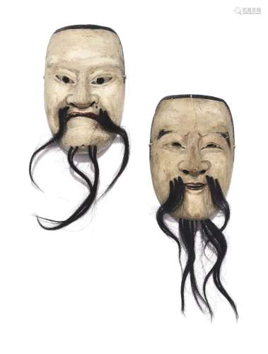 2 masques de théâtre Nô, en bois polychrome, gofun et cheveu...