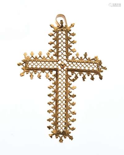 PENDENTIF croix en or jaune 750/°° ajouré. 5 x 3.8 cm. Poids...