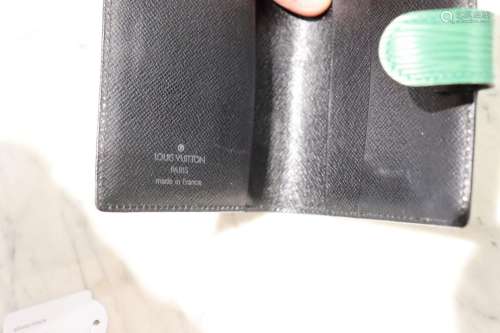 LOUIS VUITTON - COUVERTURE d'AGENDA modèle mini en cuir épi ...