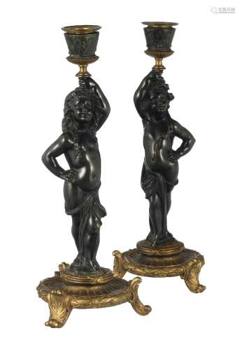 Paire de flambeaux d'époque Napoléon III, en bronze patiné e...