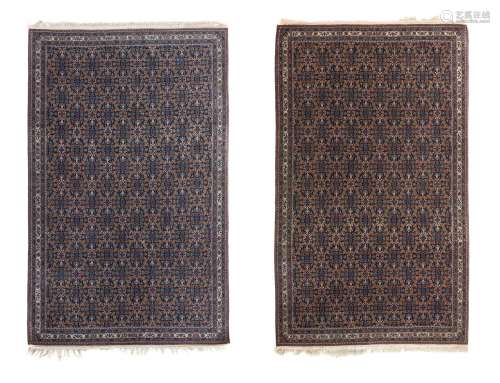 Paire de tapis Ispahan, Iran, 2ème tiers du XXe s., à motif ...