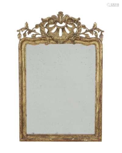 Miroir, Berne, XVIIIe s., en bois sculpté et doré, fronton o...