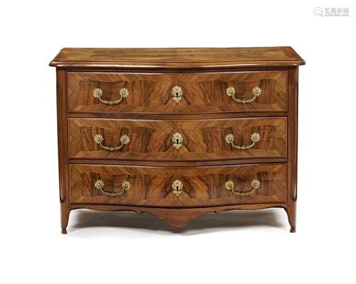 Commode, XVIIIe s., en noyer, placage de noyer et filets de ...