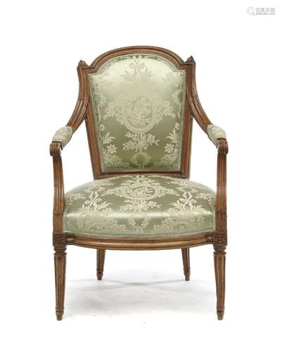 Fauteuil d'époque Louis XVI, en hêtre sculpté, dossier en ch...