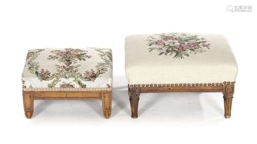 2 petits repose-pieds, XVIIIe s., en bois naturel, garniture...