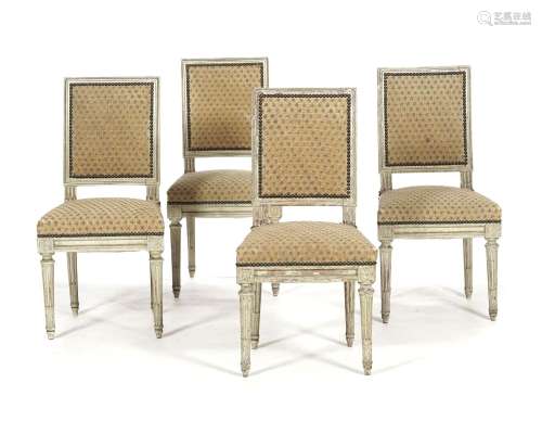 Suite de 4 chaises d'époque Louis XVI, en bois peint gris, g...