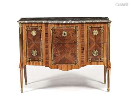 Commode d'époque Louis XVI, en placage de bois de violette e...