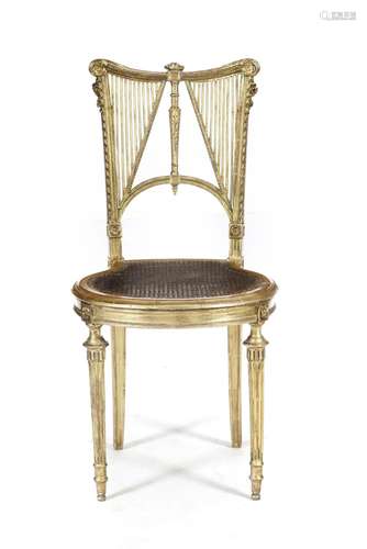 Chaise de style Louis XVI, circa 1900, en bois sculpté et do...