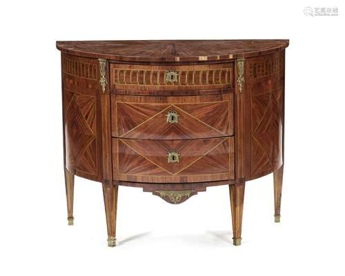 Commode demi-lune de style néoclassique, XIXe s., en placage...