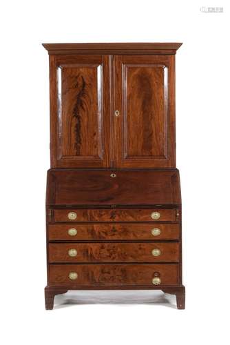 Commode scriban, Angleterre, fin du XVIIIe s., en acajou et ...