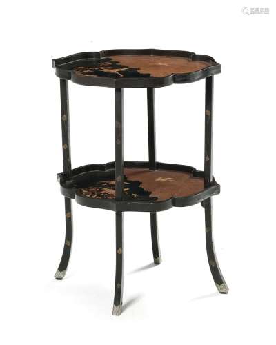 Table d'appoint, Japon, époque Meiji, en bois laqué noir et ...