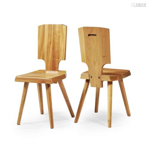 Paire de chaises S38 par Pierre Chapo (1927-1987), en orme m...