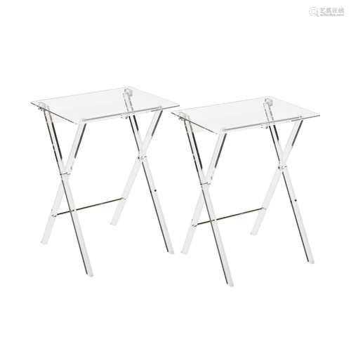 Paire de tables d'appoint pliantes, XXIe s., en plexiglas, 6...