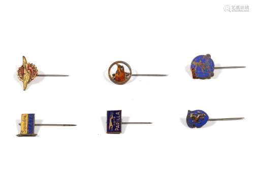 Lot consisting of six metal and enamel pins