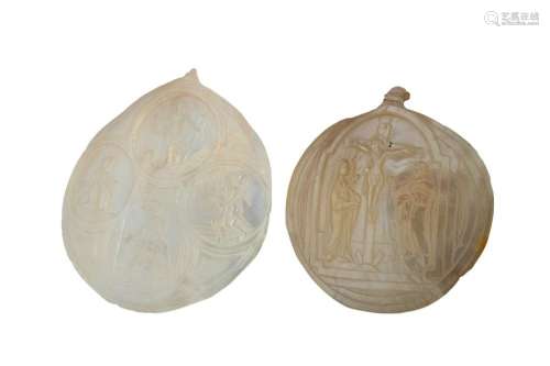 Lot consisting of two mother-of-pearl engraved with Christol...