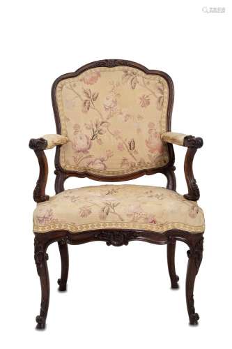 Armchair in carved wood, 18th century