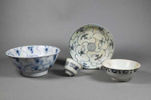 Four pieces of Chinese Tek Sing shipwreck blue and white por...