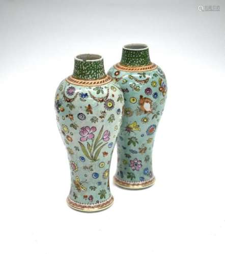 A pair of 18th century Chinese baluster vases, Qianlong peri...