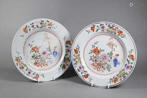 A pair of 18th century Chinese famille rose plates, Qianlong...