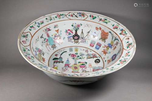 A 19th century Chinese 'one hundred antiques' famill...