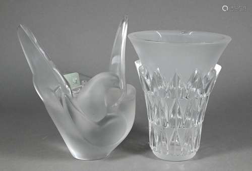 A Lalique glass 'Feuilles' vase