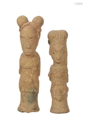 2 statuettes anthropomorphes Nok, terre cuite, représentant ...