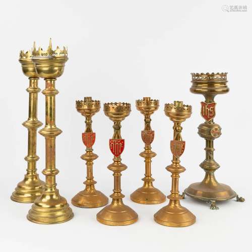 An assembled collection of 7 copper candlesticks. (H: 51 cm)