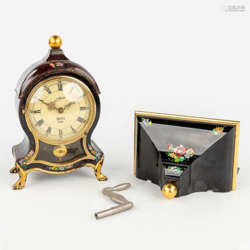 Schmidt, a Kartell clock with console and music. 'La vie en ...