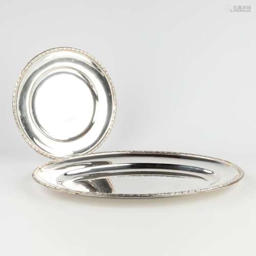 CAMA, a collection of 2 silver-plated serving plates. (L: 49...