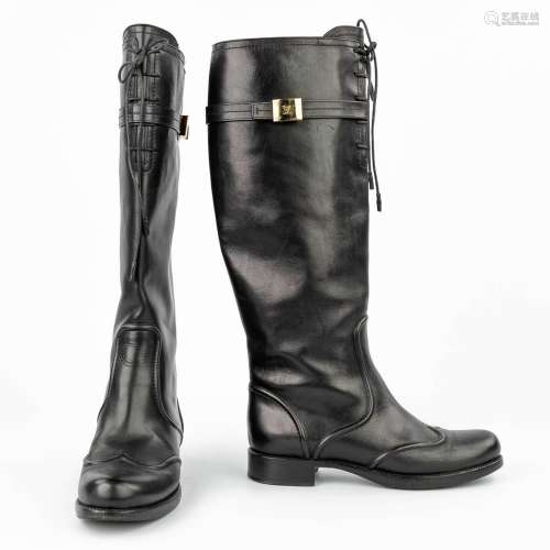Louis Vuitton, a pair of leather boots. Made in Italy. EU si...