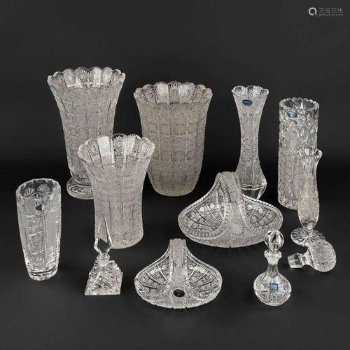 A collection of 11 pieces of Bohemian glass, 20th century. (...