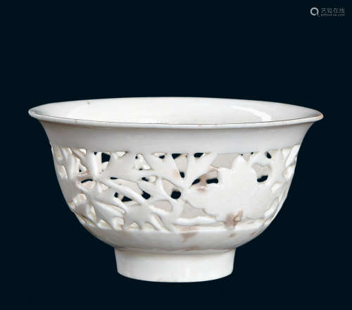 清 德化窑镂雕杯