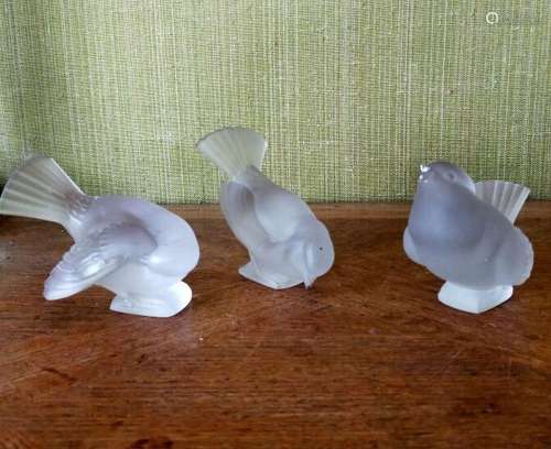 LALIQUE FRANCE<br />
Trois oiseaux en cristal