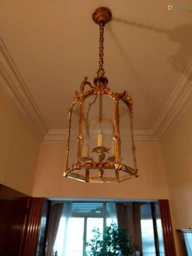 Lanterne en bronze doré<br />
Style Louis XV<br />
Haut. : 3...