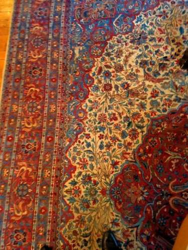 IRAN tapis en laine à décor de médaillon central
