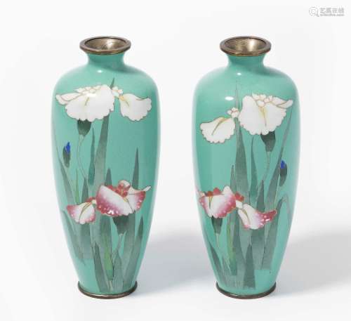 1 Paar kleine Vasen