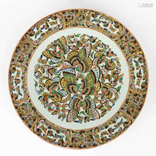 An antique Chinese plate '1000 Butterflies'. 19th/20th C. (H...