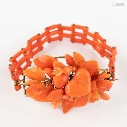 An antique bracelet, made of red coral. Circa 1900. (W: 18,5...