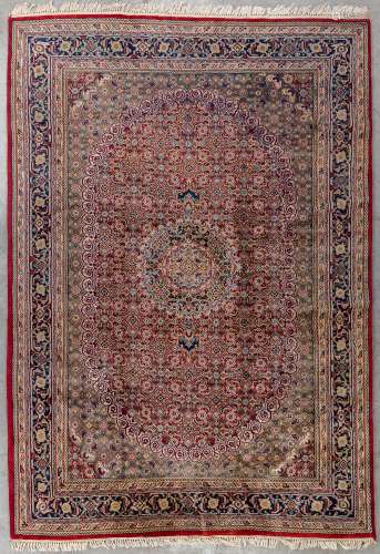 An Oriental hand-made carpet, Bidjar. (L: 290 x W: 200 cm)
