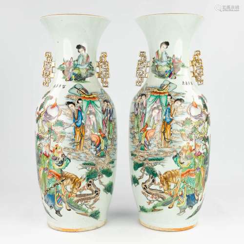 A pair of Chinese vases with a double decor of warriors and ...