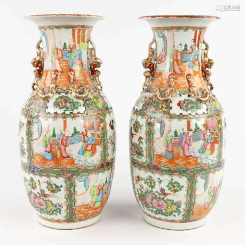 A pair of Chinese vases with Kanton decor. 19th/20th century...