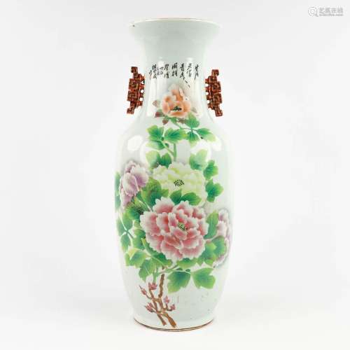 A Chinese vase with floral decor. 19th/20th C. (H: 59 x D: 2...