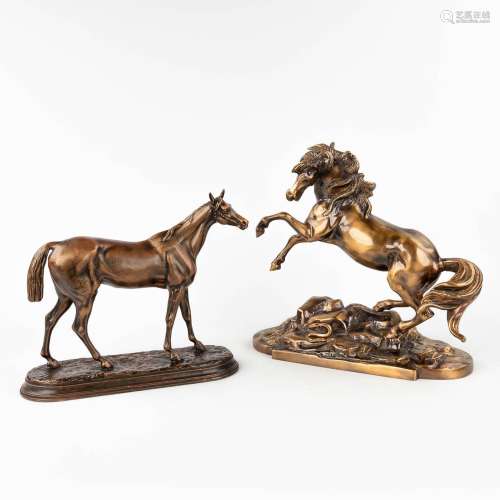 A set of 2 young bronze statues of horses. 20th C. (W: 35 x ...