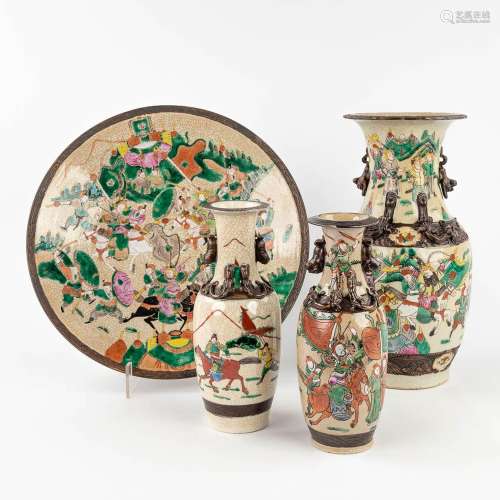 A collection of 4 pieces of Nanking stoneware, 20th C. (H: 3...