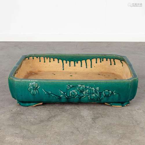 A lage green glazed 'Bonsai pot', glazed stoneware. (L: 47,5...