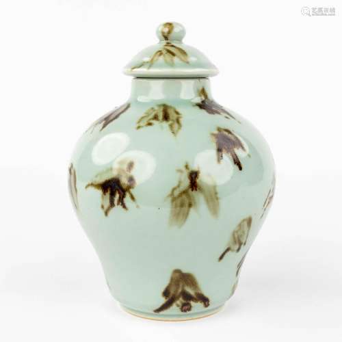 A small Chinese vase with lid, marked Qianlong. 18th/19th C....